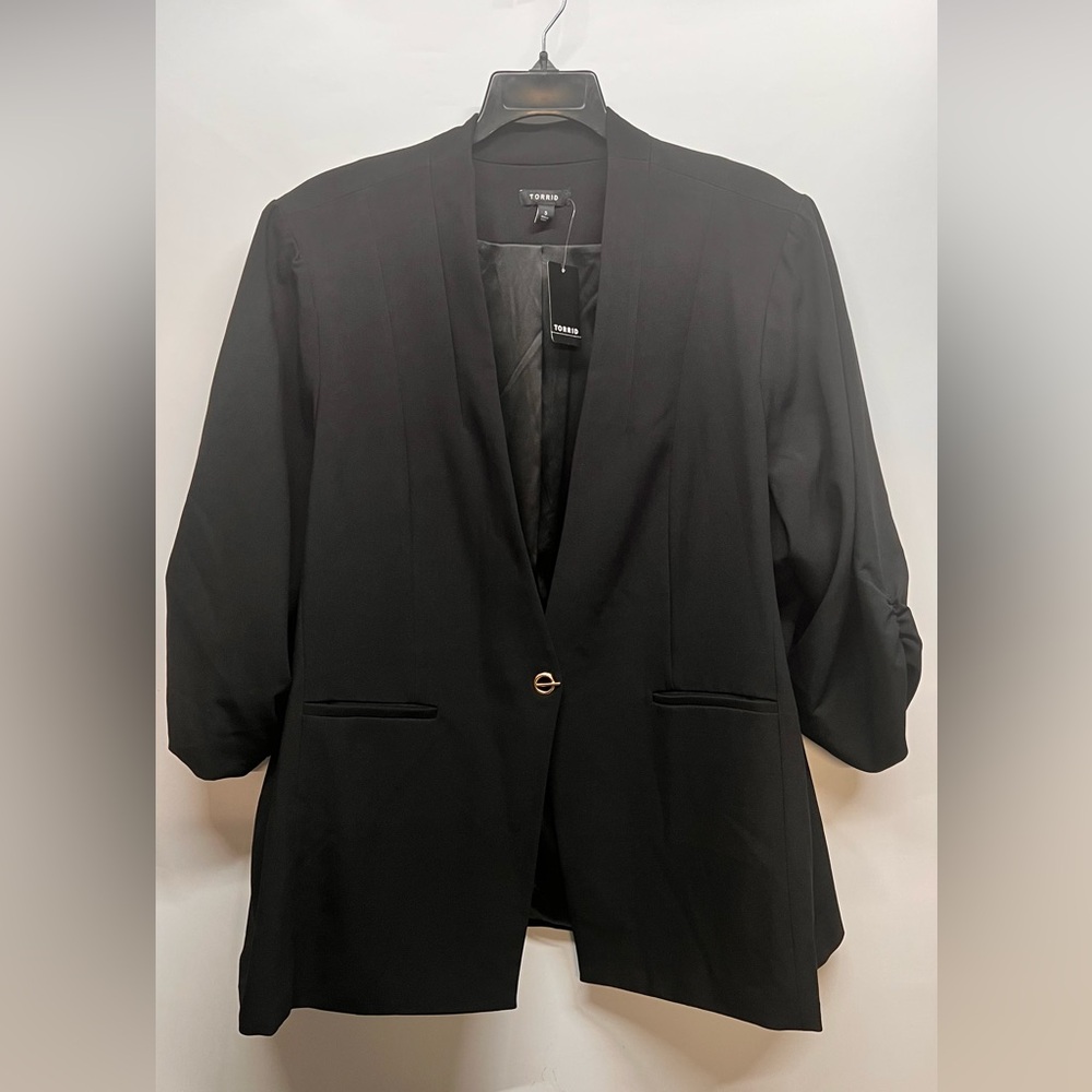 Torrid black blazer with ruched sleeves